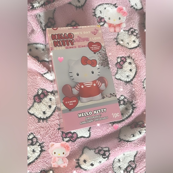 Hello kitty sold out valentines inflatable ♥️✨ - Picture 3 of 4